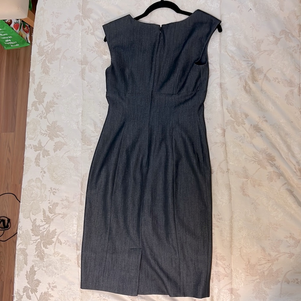 Calvin Klein size 2 - Picture 3 of 3